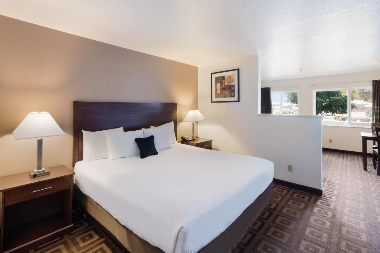 Red Lion Inn & Suites Kennewick Tri-Cities Eksteriør bilde
